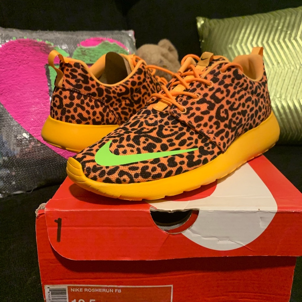Men’s Nike RosheRun FB sneaker